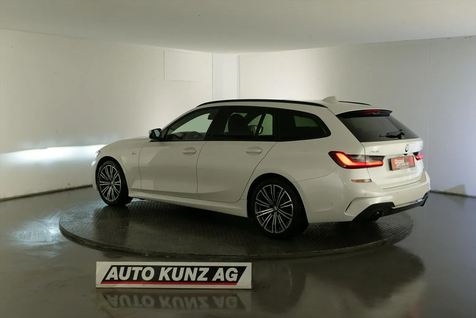 BMW 320d xDriveTouring M-Sport Automat  Image 2